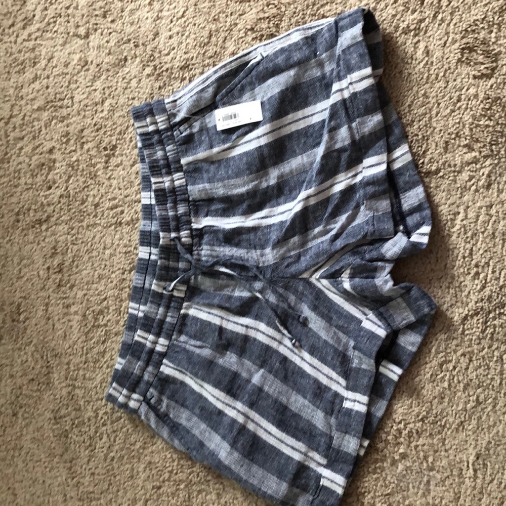 Women’s Old Navy Striped Shorts Size M Brand New